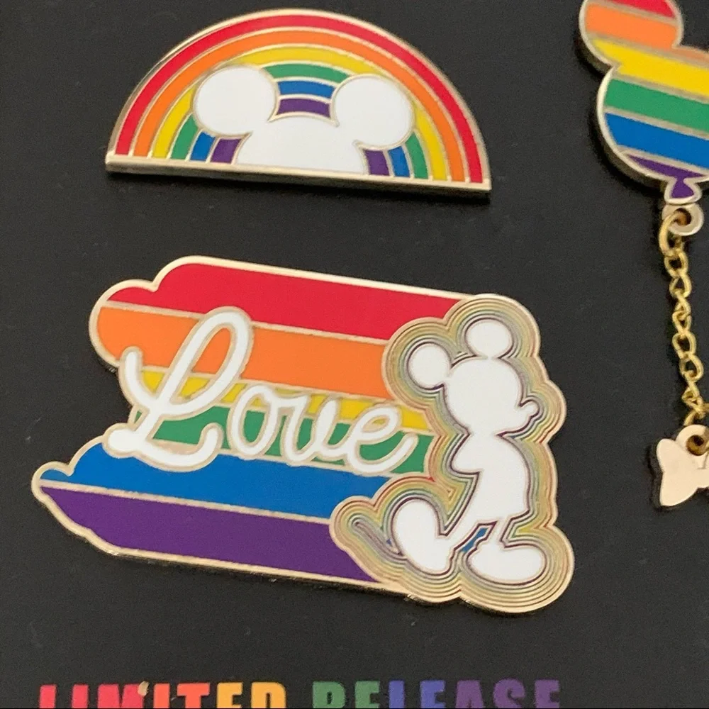 Disney Rainbow LE Pride Pin Set Mickey Mouse 5 Trading